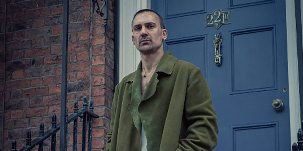 Henry Lloyd-Hughes, si Sherlock Holmes Baru